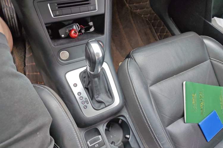 Used Volkswagen Tiguan 2016 300TSI Automatic Two-Wheel Drive Luxury Edition Gear Lever