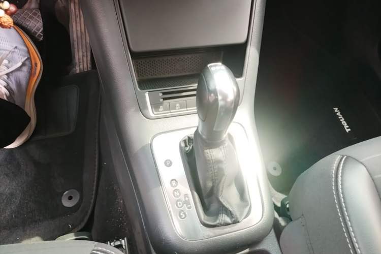 Used Volkswagen Tiguan 2016 280TSI Automatic Two-Wheel-Drive Silk Road Style Edition Gear Lever