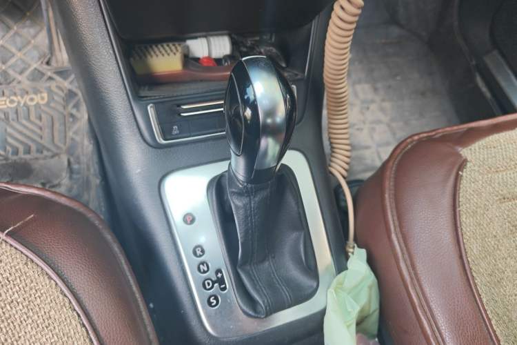 Used Volkswagen Tiguan 2016 300TSI Automatic Two-Wheel Drive Trend Edition Gear Lever