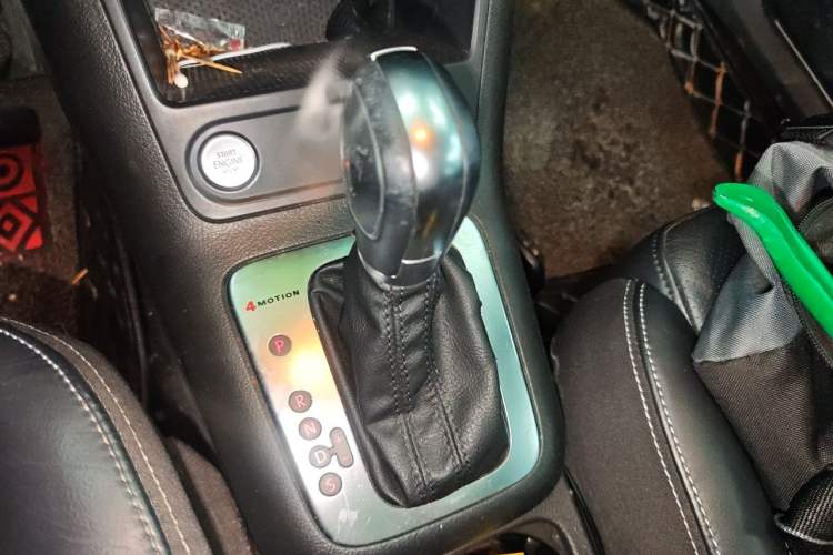 Used Volkswagen Tiguan 2016 300TSI Automatic All-Wheel Drive Luxury Edition Gear Lever