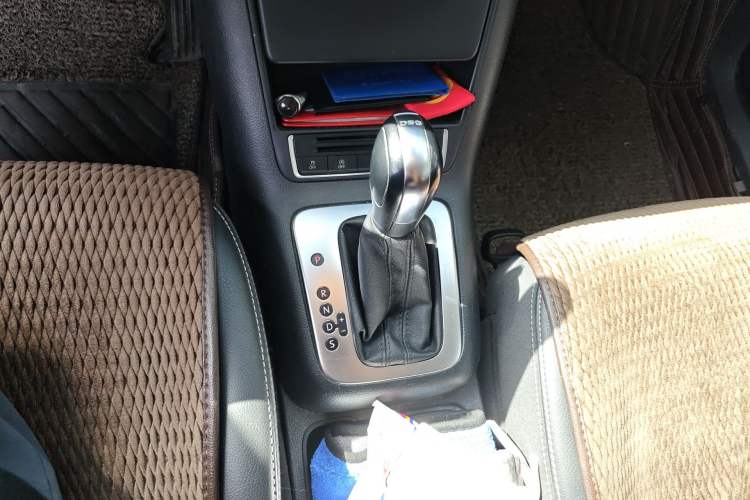 Used Volkswagen Tiguan 2016 280TSI Automatic Two-Wheel-Drive Silk Road Style Edition Gear Lever