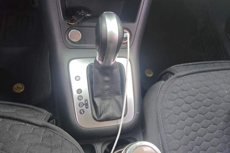 Used Volkswagen Tiguan 2016 300TSI Automatic Two-Wheel Drive Luxury Edition Gear Lever
