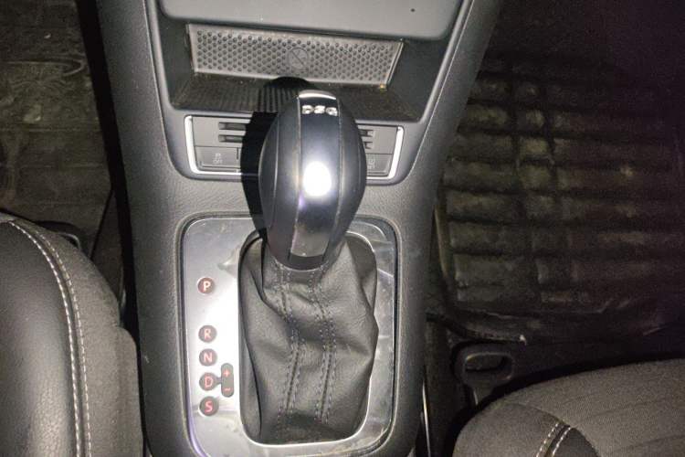 Used Volkswagen Tiguan 2016 280TSI Automatic Two-Wheel-Drive Silk Road Style Edition Gear Lever