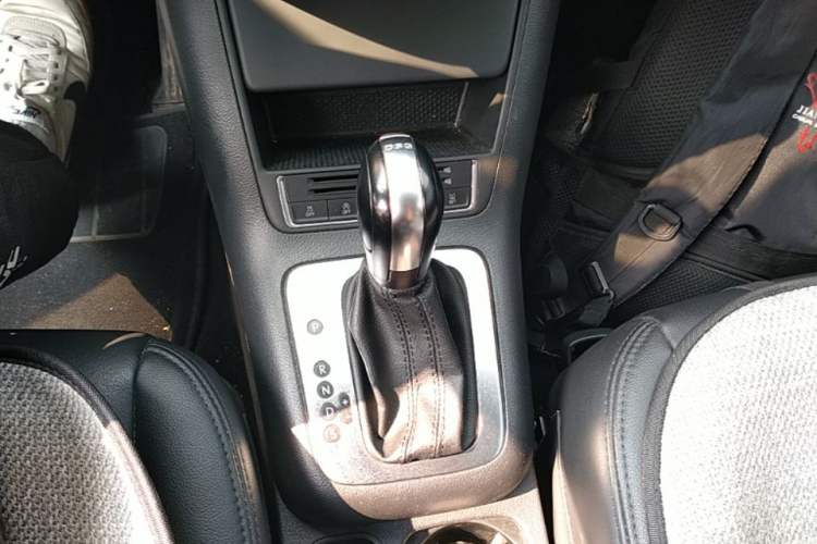 Used Volkswagen Tiguan 2016 280TSI Automatic Two-Wheel-Drive Silk Road Style Edition Gear Lever