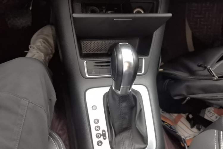 Used Volkswagen Tiguan 2016 300TSI Automatic Two-Wheel Drive Comfort Edition Gear Lever