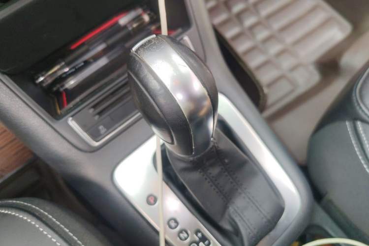 Used Volkswagen Tiguan 2016 300TSI Automatic Two-Wheel Drive Comfort Edition Gear Lever