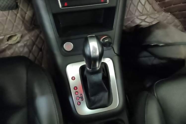 Used Volkswagen Tiguan 2016 300TSI Automatic Two-Wheel Drive Luxury Edition Gear Lever