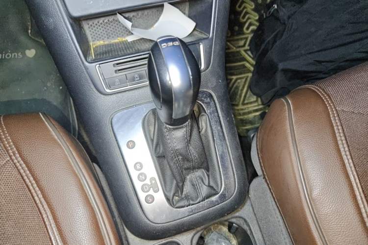 Used Volkswagen Tiguan 2016 280TSI Automatic Two-Wheel-Drive Silk Road Style Edition Gear Lever