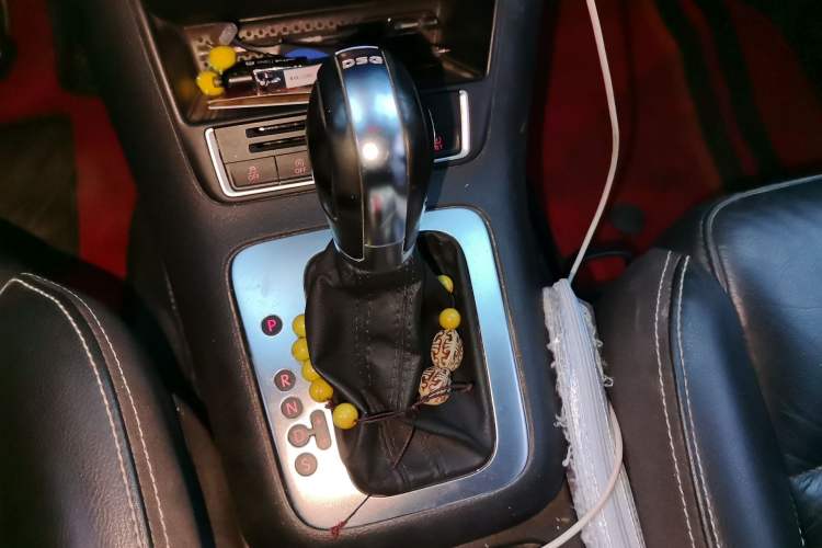 Used Volkswagen Tiguan 2016 280TSI Automatic Two-Wheel Drive Silk Road Comfort Edition Gear Lever