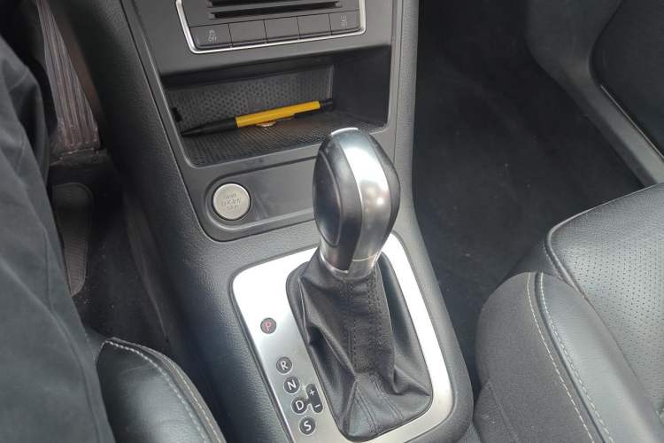 Used Volkswagen Tiguan 2016 300TSI Automatic Two-Wheel Drive Luxury Edition Gear Lever