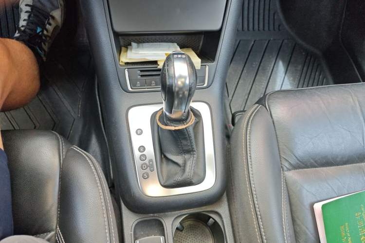 Used Volkswagen Tiguan 2016 280TSI Automatic Two-Wheel Drive Silk Road Comfort Edition Gear Lever