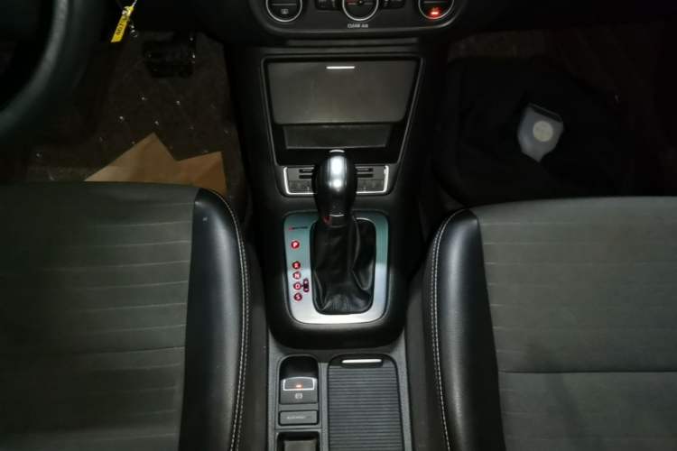 Used Volkswagen Tiguan 2016 300TSI Automatic All-Wheel Drive Fashion Vision Edition Gear Lever