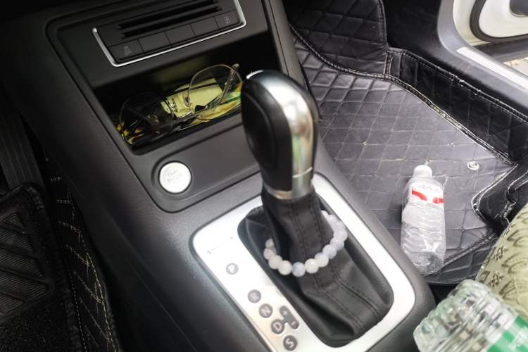 Used Volkswagen Tiguan 2016 300TSI Automatic All-Wheel Drive Luxury Edition Gear Lever