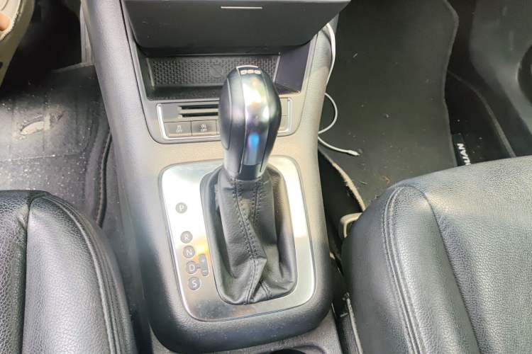 Used Volkswagen Tiguan 2016 280TSI Automatic Two-Wheel-Drive Silk Road Style Edition Gear Lever