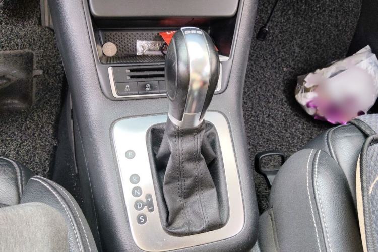Used Volkswagen Tiguan 2016 280TSI Automatic Two-Wheel Drive Silk Road Comfort Edition Gear Lever