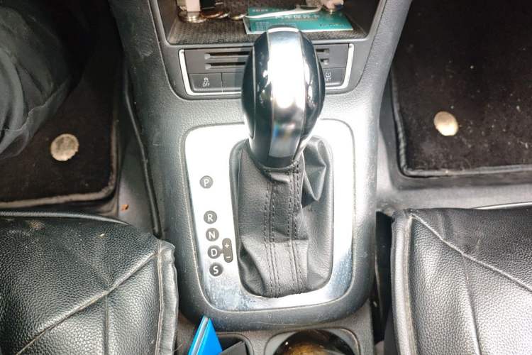Used Volkswagen Tiguan 2016 300TSI Automatic Two-Wheel Drive Trend Edition Gear Lever