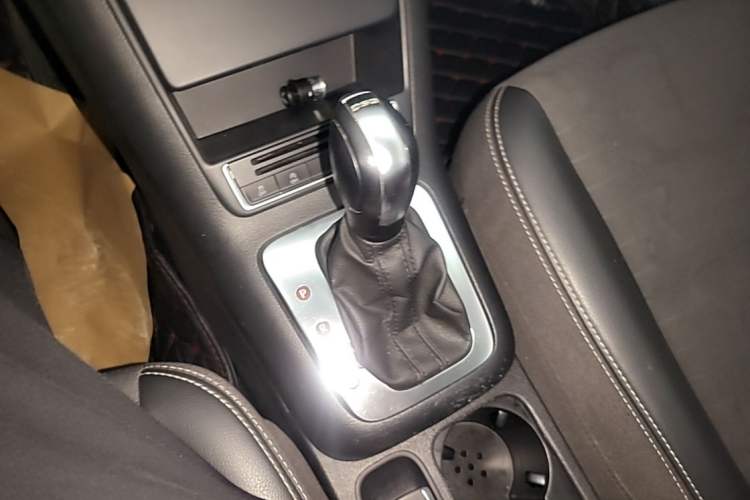 Used Volkswagen Tiguan 2016 280TSI Automatic Two-Wheel-Drive Silk Road Style Edition Gear Lever