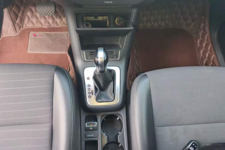 Used Volkswagen Tiguan 2016 280TSI Automatic Two-Wheel-Drive Silk Road Style Edition Gear Lever