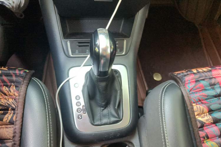 Used Volkswagen Tiguan 2016 280TSI Automatic Two-Wheel-Drive Silk Road Style Edition Gear Lever
