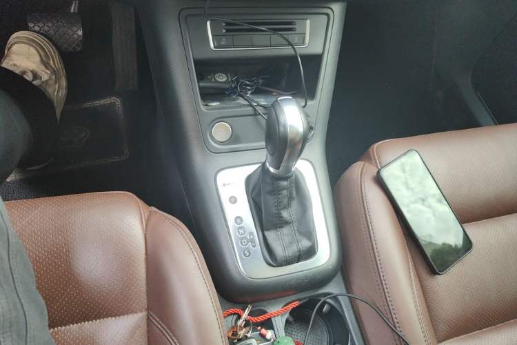 Used Volkswagen Tiguan 2016 300TSI Automatic All-Wheel Drive Luxury Edition Gear Lever