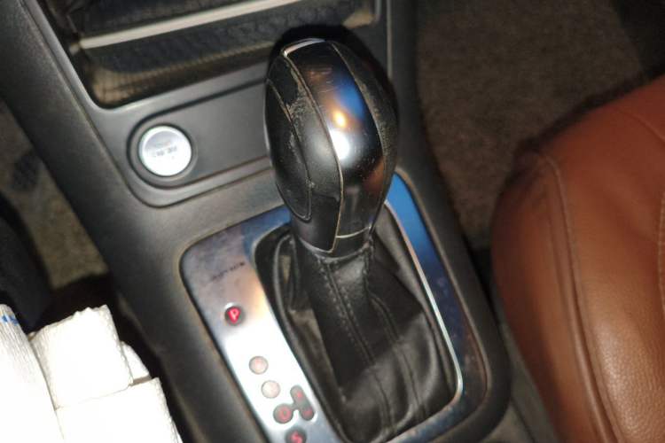 Used Volkswagen Tiguan 2016 300TSI Automatic All-Wheel Drive Luxury Edition Gear Lever