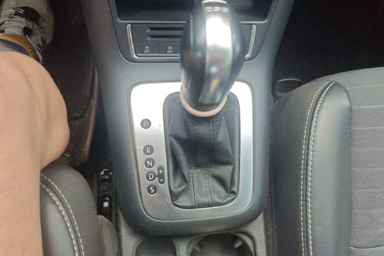 Used Volkswagen Tiguan 2016 280TSI Automatic Two-Wheel-Drive Silk Road Style Edition Gear Lever