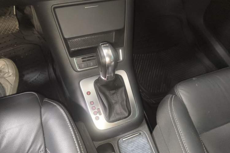 Used Volkswagen Tiguan 2016 280TSI Automatic Two-Wheel Drive Silk Road Comfort Edition Gear Lever