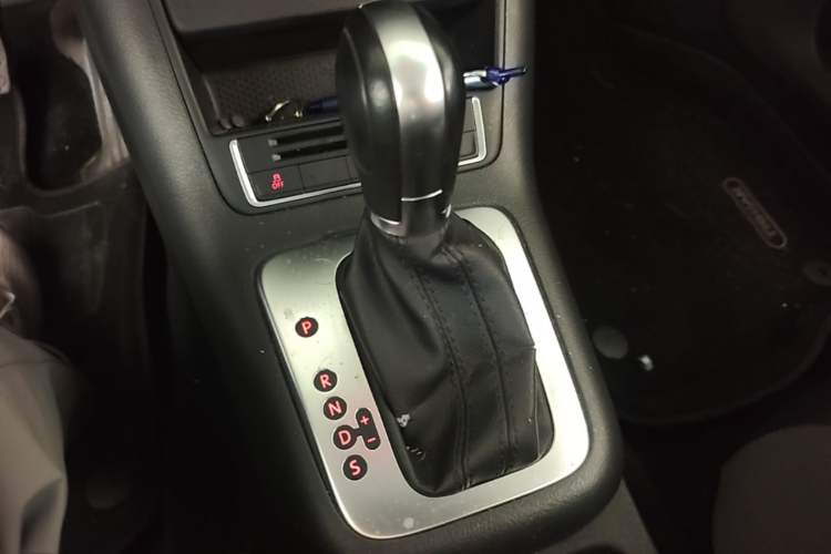 Used Volkswagen Tiguan 2016 300TSI Automatic Two-Wheel Drive Comfort Edition Gear Lever