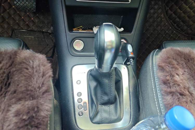 Used Volkswagen Tiguan 2016 300TSI Automatic All-Wheel Drive Luxury Edition Gear Lever
