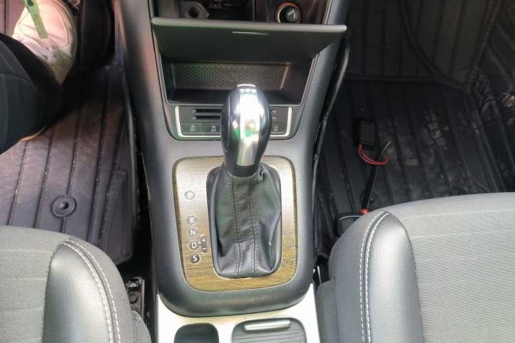 Used Volkswagen Tiguan 2016 280TSI Automatic Two-Wheel-Drive Silk Road Style Edition Gear Lever