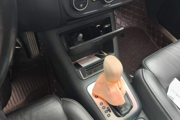Used Volkswagen Tiguan 2016 280TSI Automatic Two-Wheel Drive Silk Road Comfort Edition Gear Lever