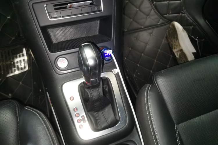 Used Volkswagen Tiguan 2016 300TSI Automatic Two-Wheel Drive Luxury Edition Gear Lever