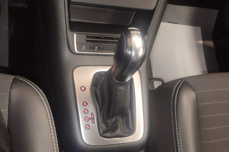 Used Volkswagen Tiguan 2016 280TSI Automatic Two-Wheel-Drive Silk Road Style Edition Gear Lever