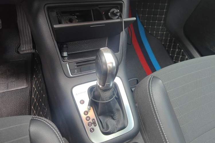 Used Volkswagen Tiguan 2016 300TSI Automatic All-Wheel Drive Fashion Vision Edition Gear Lever