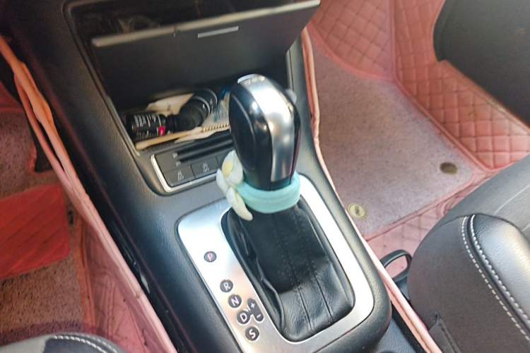 Used Volkswagen Tiguan 2016 280TSI Automatic Two-Wheel-Drive Silk Road Style Edition Gear Lever