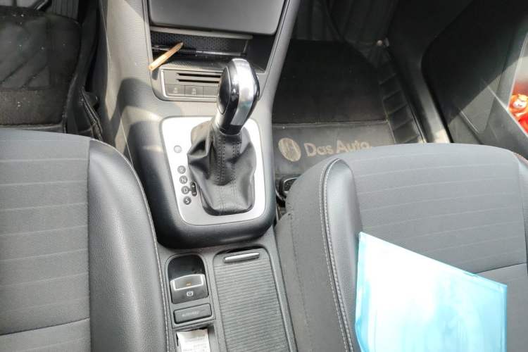 Used Volkswagen Tiguan 2016 280TSI Automatic Two-Wheel-Drive Silk Road Style Edition Gear Lever