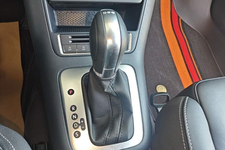 Used Volkswagen Tiguan 2016 280TSI Automatic Two-Wheel Drive Silk Road Comfort Edition Gear Lever