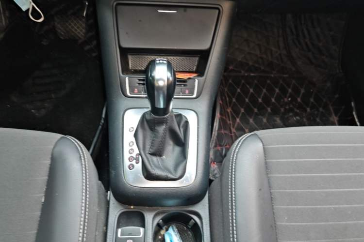 Used Volkswagen Tiguan 2016 280TSI Automatic Two-Wheel-Drive Silk Road Style Edition Gear Lever