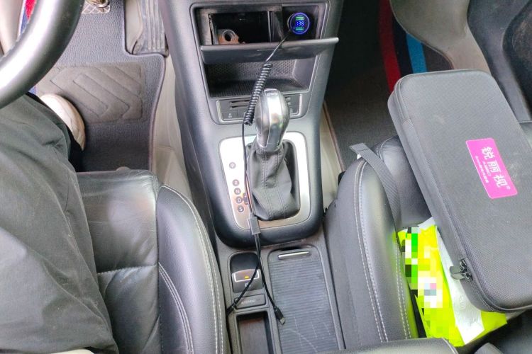 Used Volkswagen Tiguan 2016 280TSI Automatic Two-Wheel Drive Silk Road Comfort Edition Gear Lever