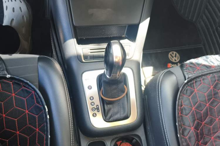 Used Volkswagen Tiguan 2016 300TSI Automatic All-Wheel Drive Fashion Vision Edition Gear Lever