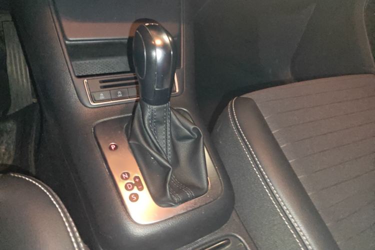 Used Volkswagen Tiguan 2016 280TSI Automatic Two-Wheel-Drive Silk Road Style Edition Gear Lever