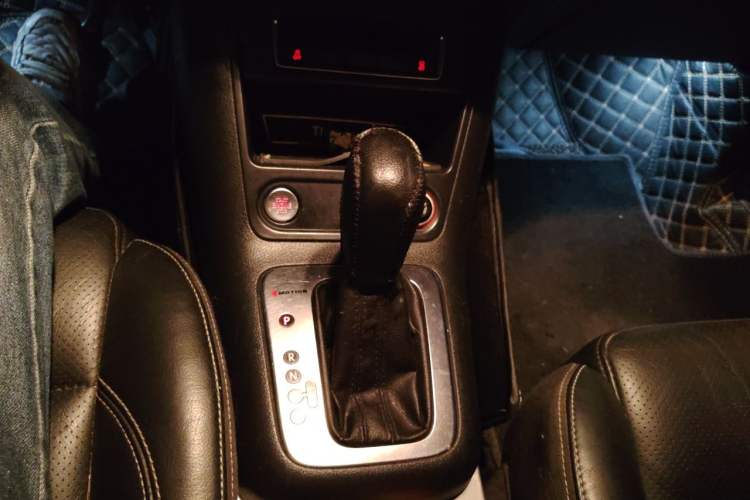 Used Volkswagen Tiguan 2016 300TSI Automatic All-Wheel Drive Luxury Edition Gear Lever
