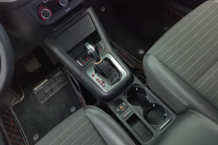 Used Volkswagen Tiguan 2016 280TSI Automatic Two-Wheel-Drive Silk Road Style Edition Gear Lever