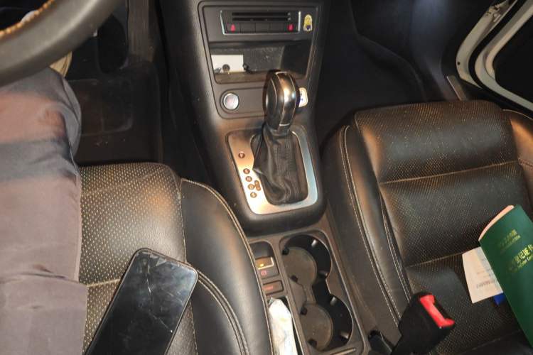 Used Volkswagen Tiguan 2016 300TSI Automatic Two-Wheel Drive Luxury Edition Gear Lever