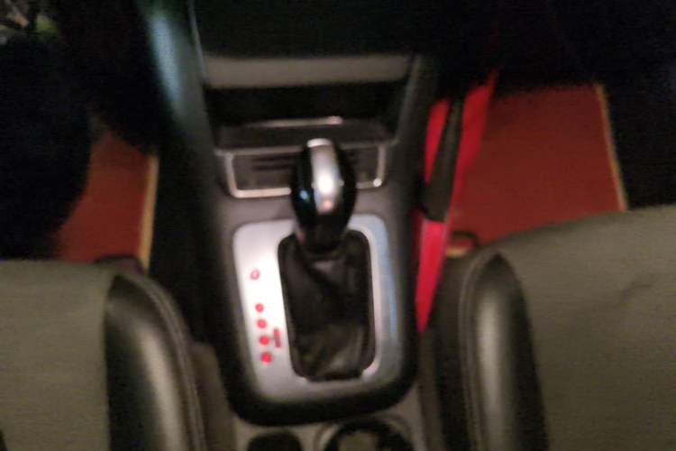 Used Volkswagen Tiguan 2016 300TSI Automatic Two-Wheel Drive Trend Edition Gear Lever