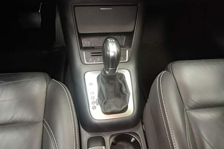 Used Volkswagen Tiguan 2016 280TSI Automatic Two-Wheel Drive Silk Road Comfort Edition Gear Lever