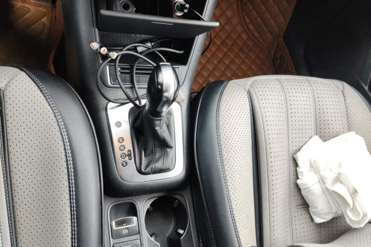 Used Volkswagen Tiguan 2016 300TSI Automatic Two-Wheel Drive Trend Edition Gear Lever