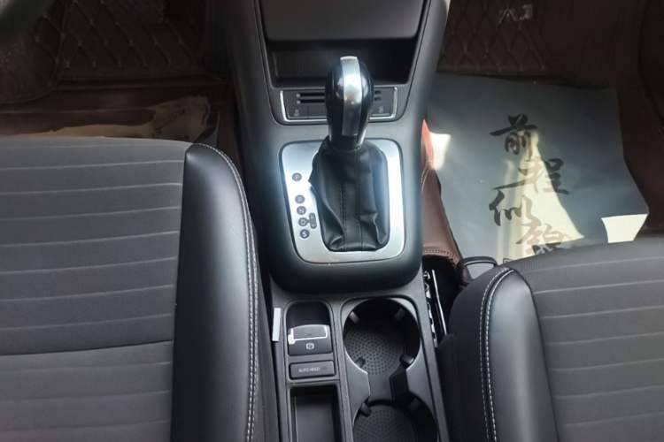 Used Volkswagen Tiguan 2016 300TSI Automatic Two-Wheel Drive Trend Edition Gear Lever