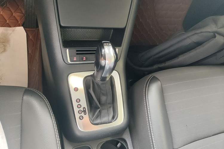 Used Volkswagen Tiguan 2016 280TSI Automatic Two-Wheel-Drive Silk Road Style Edition Gear Lever