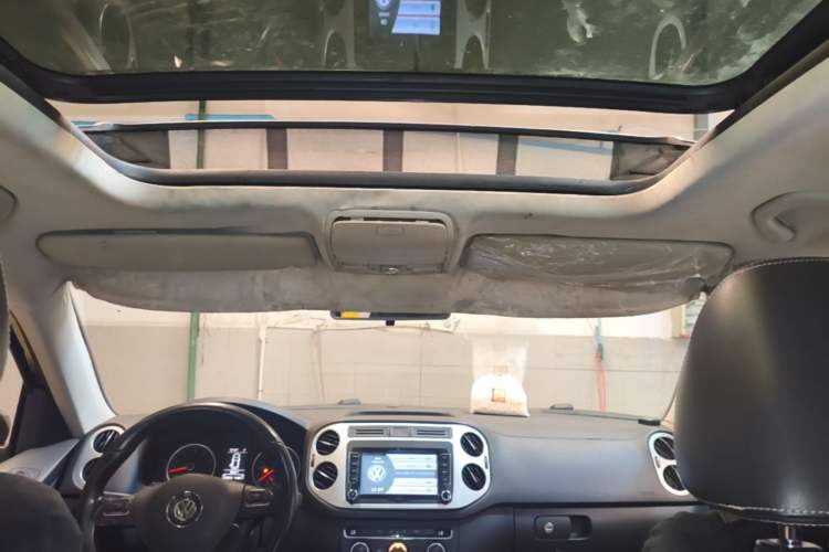 Used Volkswagen Tiguan 2016 300TSI Automatic All-Wheel Drive Fashion Vision Edition Headliner